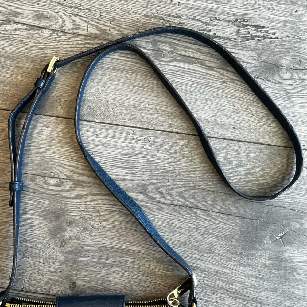 Michael Kors Navy Leather Crossbody Purse Well Loved Zipper Pockets Snap Pockets